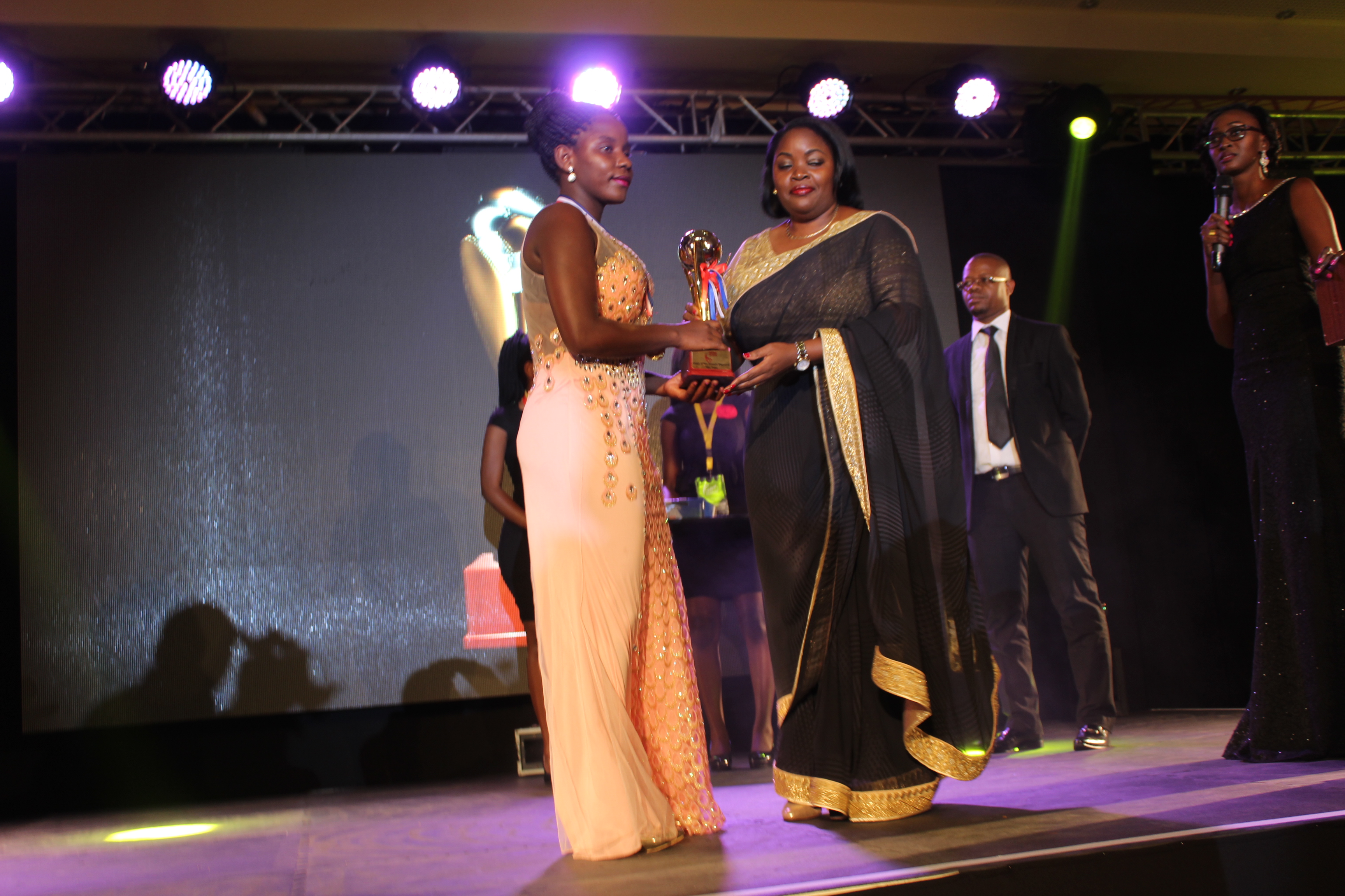 Hasifa Nassuna recieves her award from Airtel Uganda's Remmy Kisakye